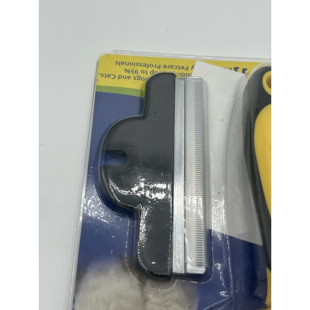 Dakpets deshedding brush